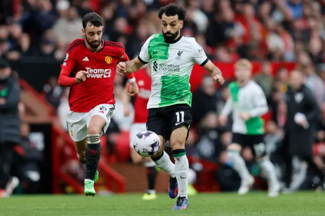 Bruno Fernandes of Manchester United and Mohamed Salah of Liverpool