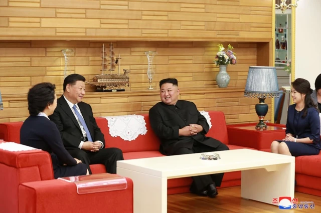 Xi Jinping and Kim Jong Un at Kumsusan guesthouse in Pyongyang