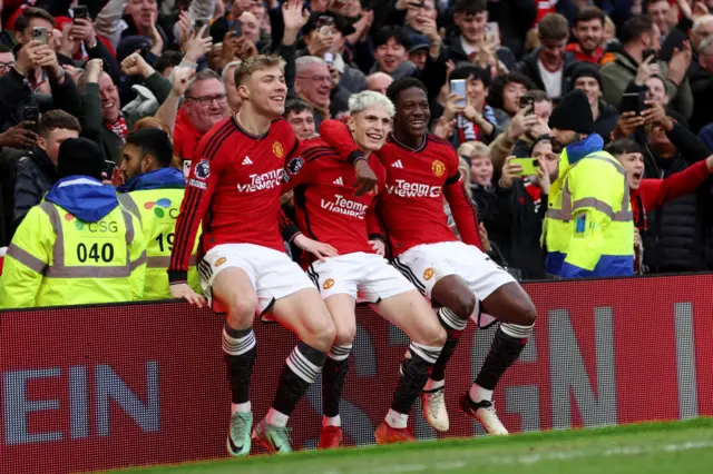 Rasmus Hojlund, Alejandro Garnacho and Kobbie Mainoo celebrate