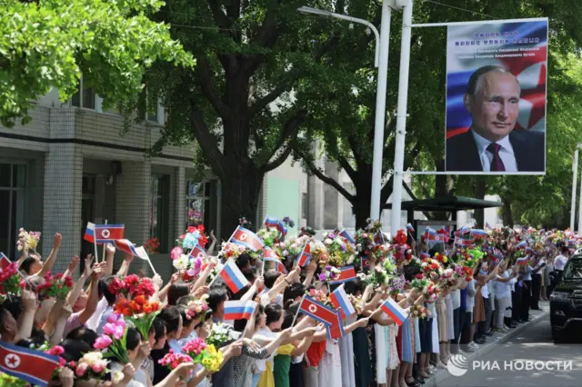 Putin receives a lavish welcome in Pyongyang