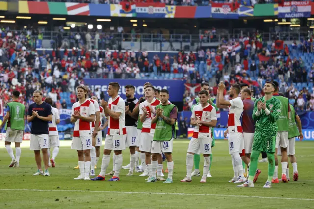 Croatia players applaud the fans at full time