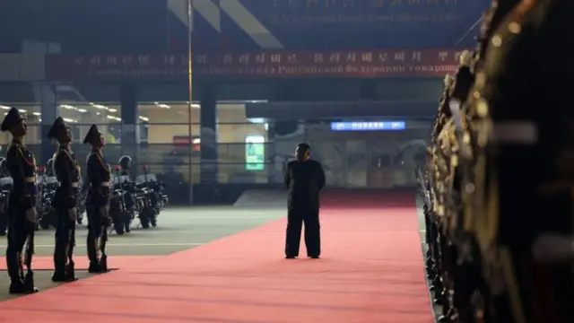 North Korea's leader Kim Jong Un awaits the arrival of Russian President Vladimir Putin during a welcome ceremony at Pyongyang Airport,