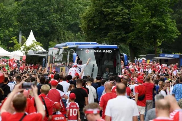 England bis arrives at frankfurt arena