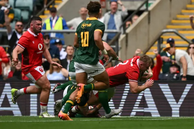 Dewi Lake scores for Wales
