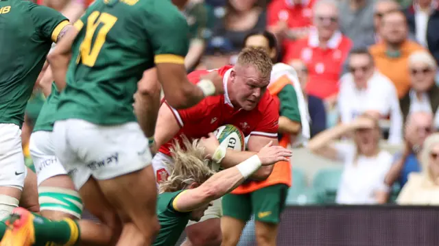 Dewi Lake on his way to scoring a try