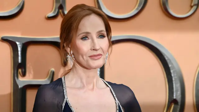 JK Rowling pictured at the premier of  "Fantastic Beasts: The Secret of Dumbledore".