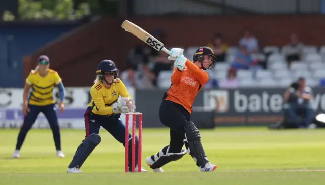 Freya Kemp batting for Southern Vipers