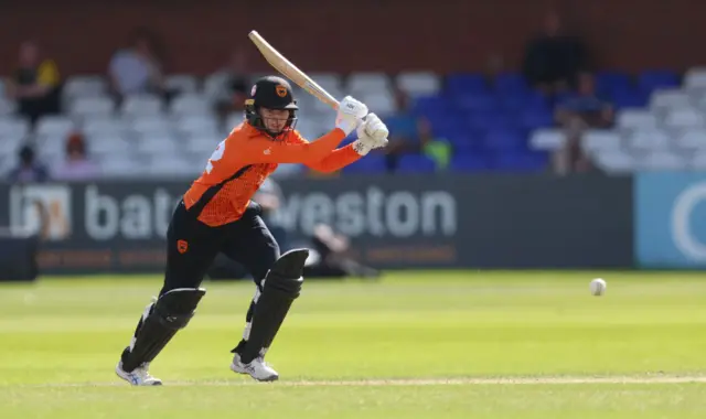 Charlie Dean batting for Southern Vipers