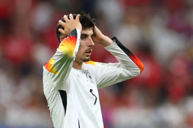 Havertz puts his hands to his head in disbelief