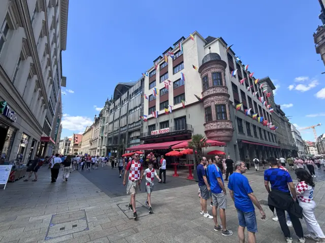 Fans walking around Leipzig