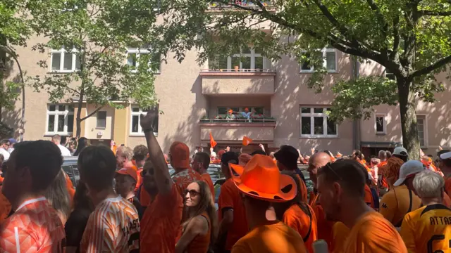 Fans wave to people on balcony