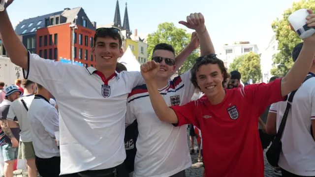 England fans ready for the match against Slovenia