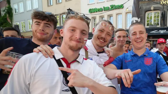 England fans ready for the match against Slovenia