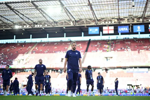 England players look relaxed as they survey the pitch (2)