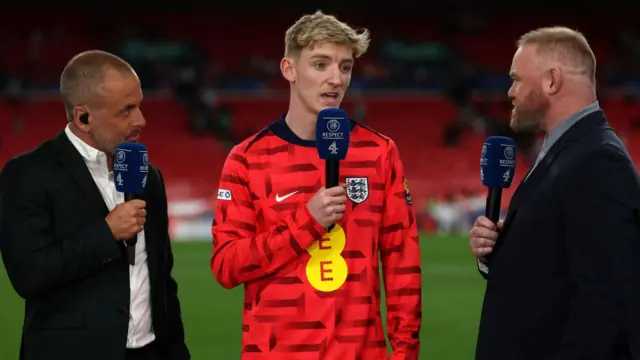 Wayne Rooney and Joe Cole talk to Anthony Gordon