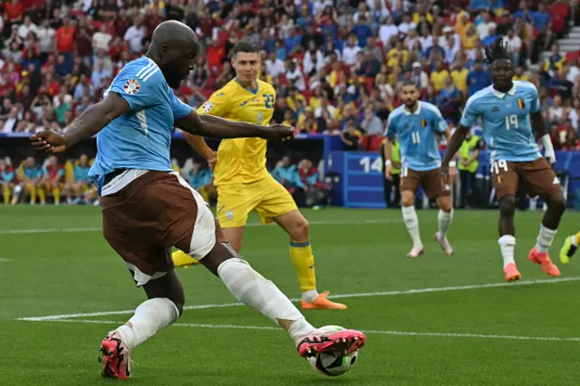 Romelu Lukaku passes the ball