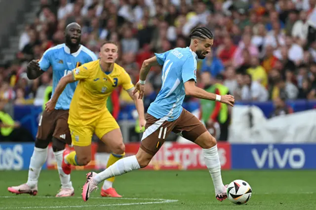 Yannick Carrasco runs with the ball