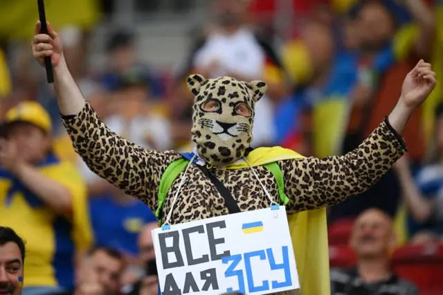 Ukraine fan