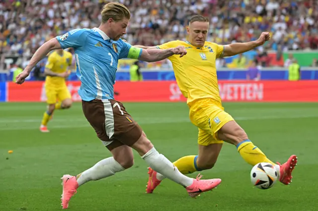 Kevin De Bruyne crosses the ball