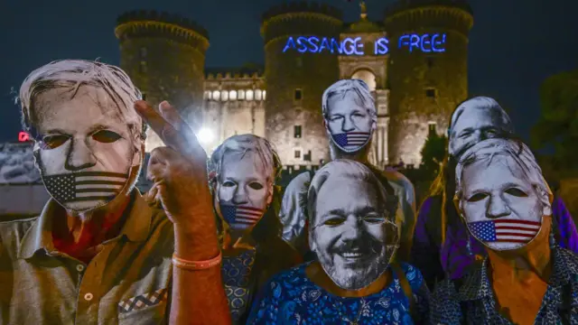 Assange supporters in Naples, Italy, last night