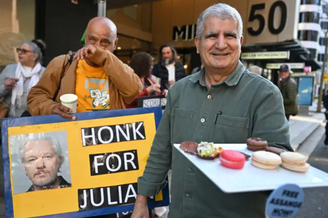 Assange supporters gather in Sydney