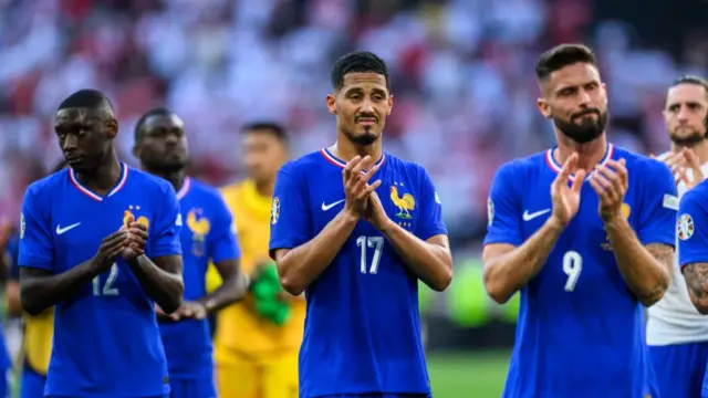 Randal Kolo Muani, William Saliba and Olivier Giroud of France applaud to the audience