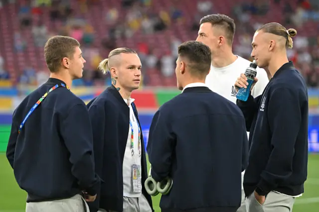 Mykhailo Mudryk of Ukraine inspects the pitch with teammates