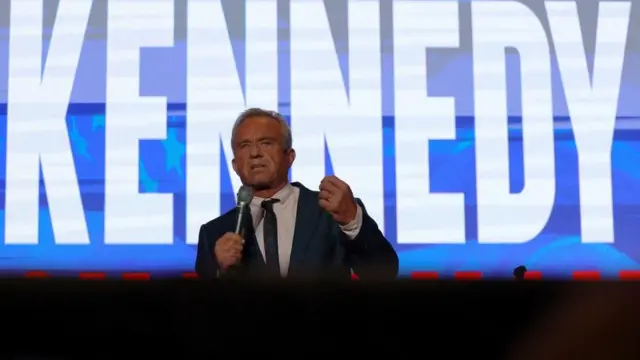 Robert F. Kennedy Jr. hold microphone in hand