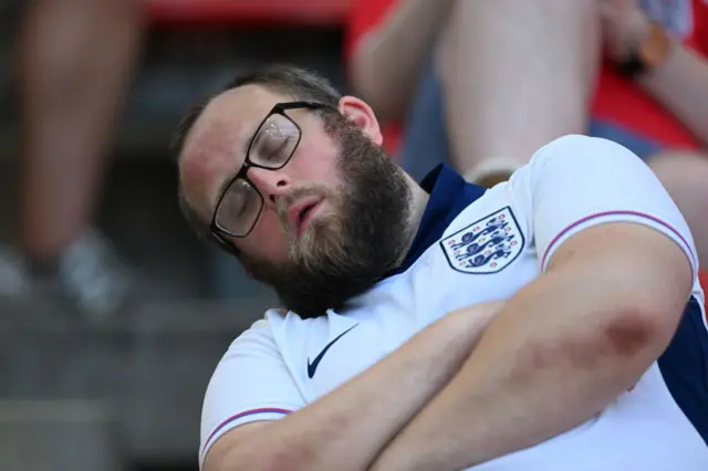 England's sleeping fan