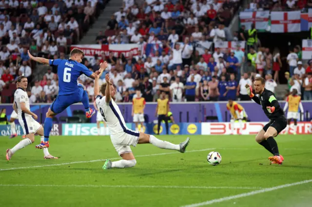 Harry Kane misses