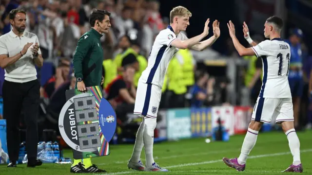 Anthony Gordon comes on for Phil Foden