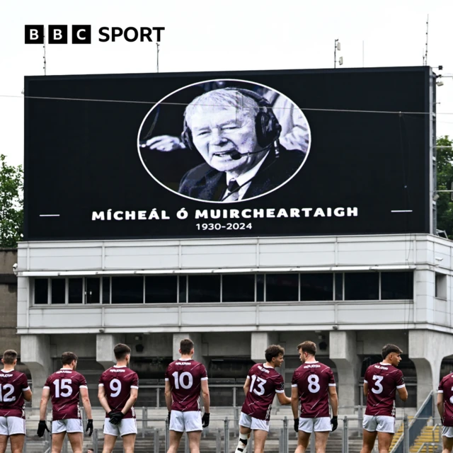 Before the game a minute's silence was held in memory of the late RTÉ Gaelic Games commentator Micheál Ó Muircheartaigh,