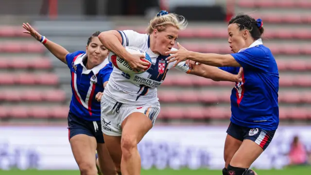 Amy Hardcastle gets away from two France players