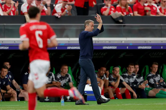 Kasper Hjulmand of Denmark applauds on the touchline