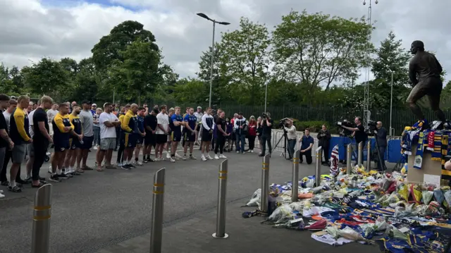 Leeds Rhinos players paying respects to Rob Burrow on Monday