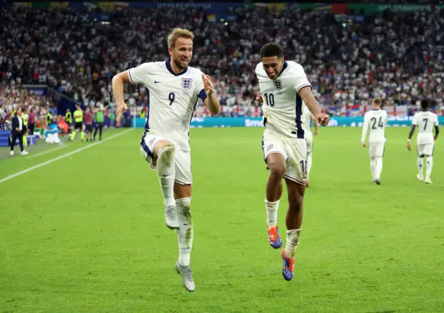 Harry Kane celebrates with Jude Bellingham