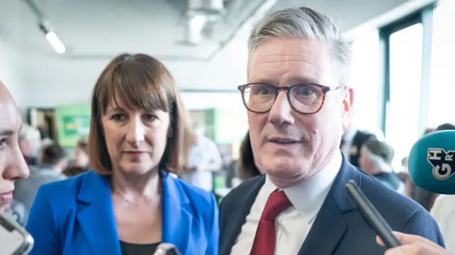 Rachel Reeves and Keir Starmer campaigning in Swindon on 19 June