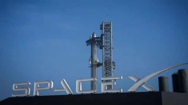 SpaceXs Starship spacecraft sits atop the Super Heavy rocket