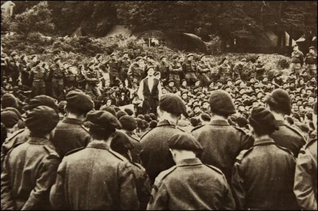 Lord Lovat surrounded by soldiers