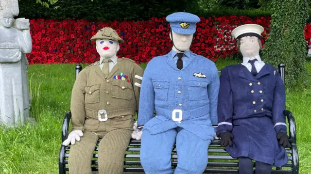 Knitted soldiers