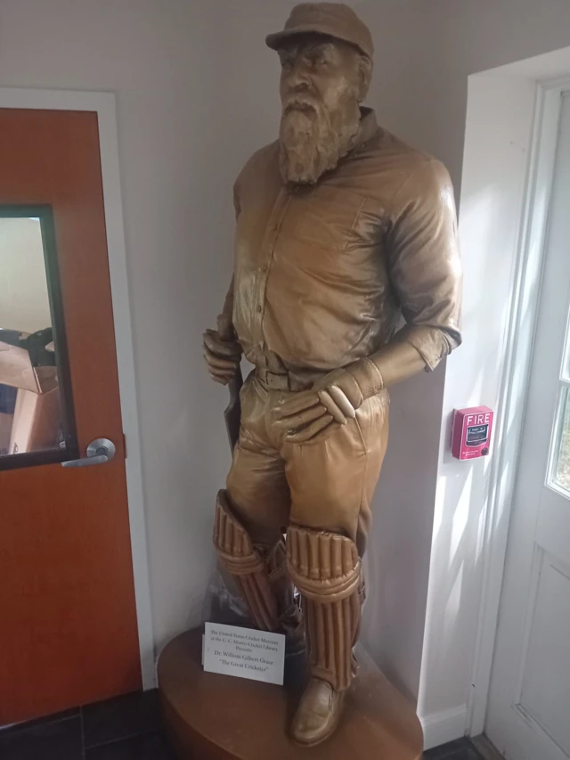 WG Grace gold statue