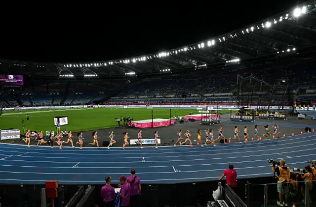 Athletes compete in the women's 5000m final