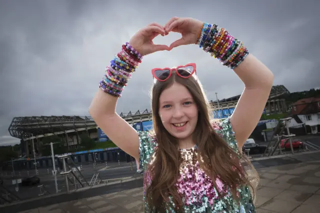 Devon Dickson, who has made hundreds of friendship bracelets to donate to people in care homes after making one for her 92-year-old great grandmother