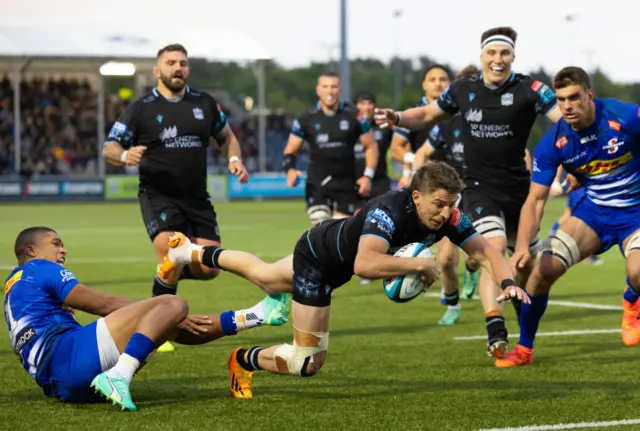 Sebastian Cancelliere crosses for Glasgow's only try so far