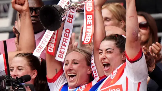 Jodie Cunningham lifts the Challenge Cup