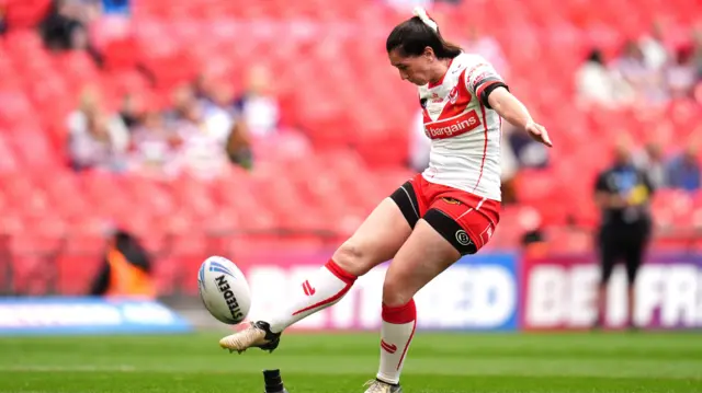 Faye Gaskin attempts a conversion