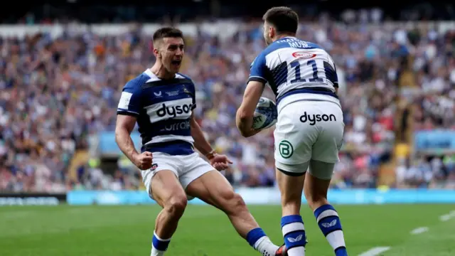 Bath celebrate scoring try