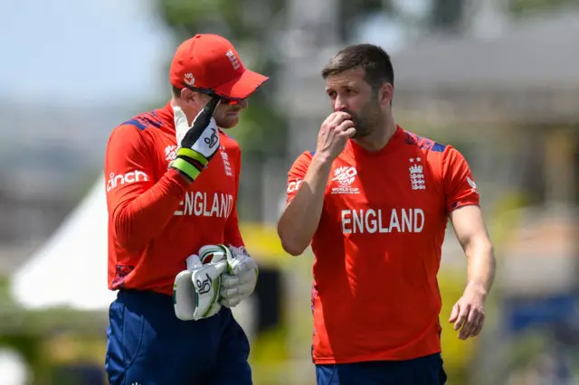 Mark Wood and Jos Buttler discuss tactics