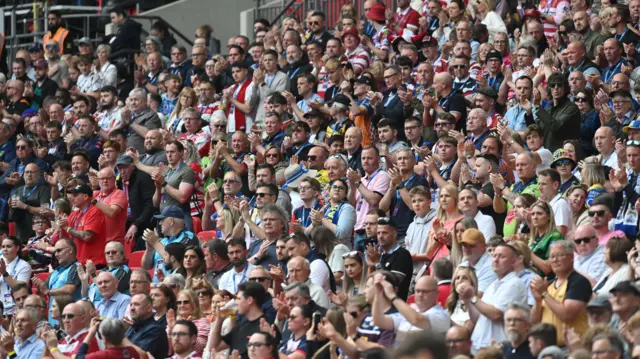 Fans applaud in tribute to Rob Burrow