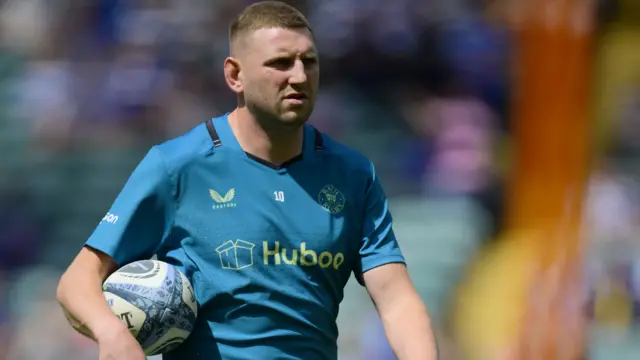 Finn Russell warming up